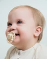 Smoczek pozycjonujący 0-3m American Cream - LUU Kids