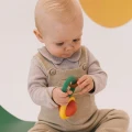 Grzechotka Sensoryczna z Kauczuku Evolutive Capsule - Oli & Carol