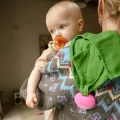  Przytulanka z Gryzakiem Big Doudou Rzodkiewka Ramona - Oli & Carol
