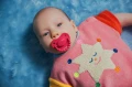 Smoczek pozycjonujący 6m+ Berry Flame - LUU Kids